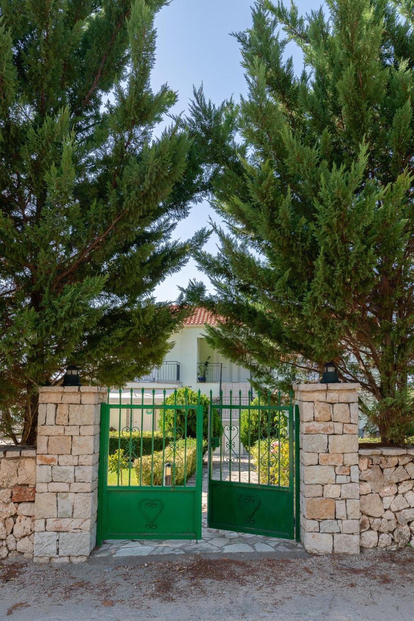 Vista Verde Studios & Apartments Svoronata Bagian luar foto