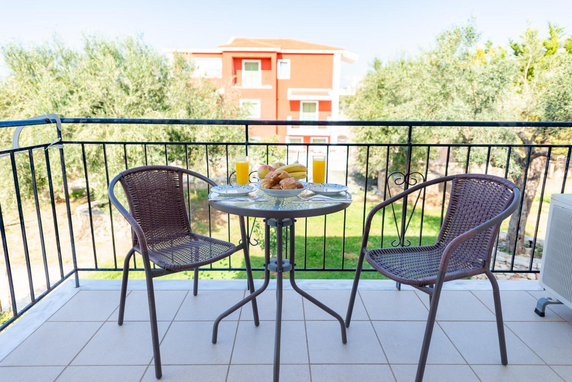 Vista Verde Studios & Apartments Svoronata Bagian luar foto