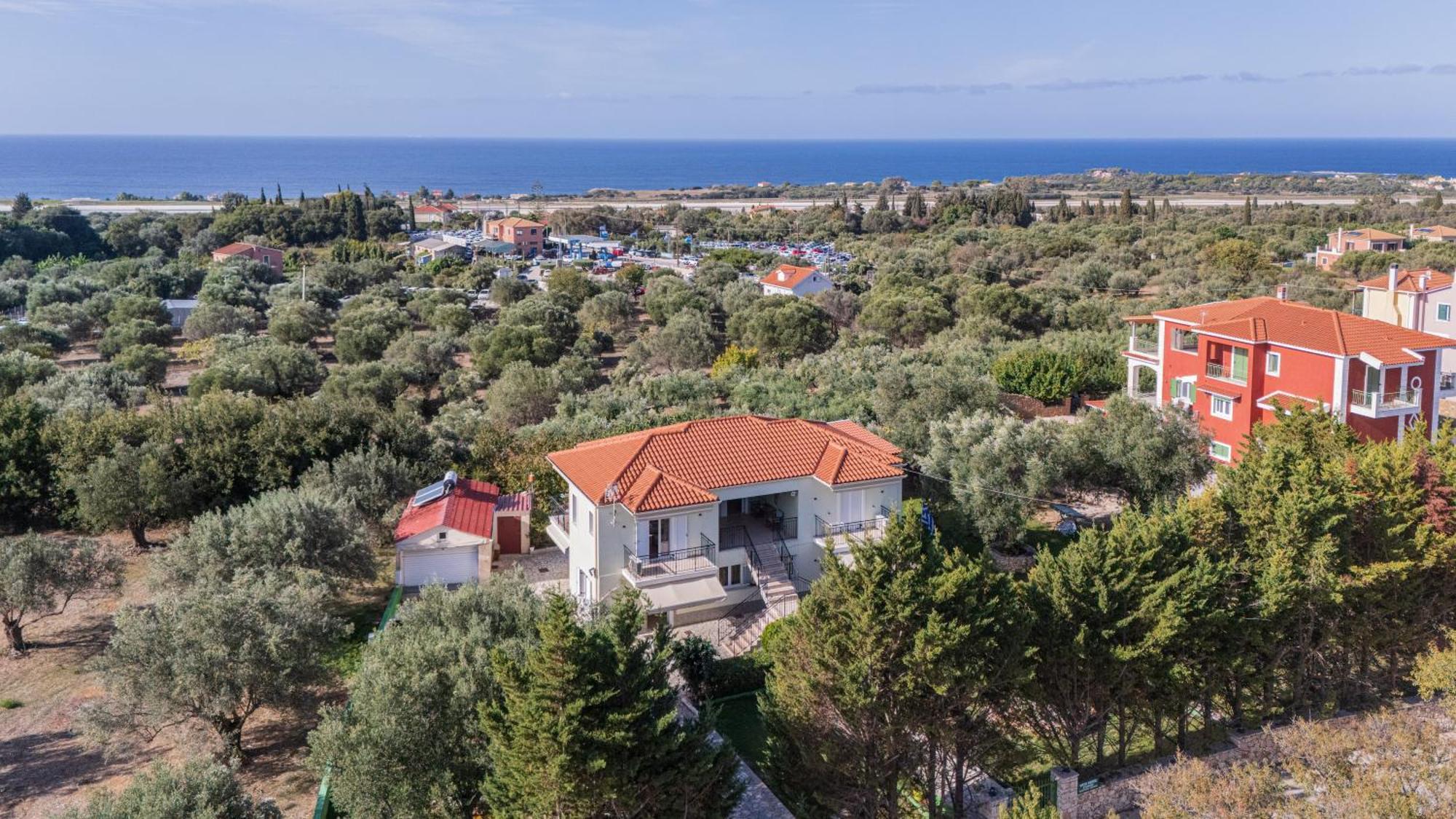 Vista Verde Studios & Apartments Svoronata Bagian luar foto