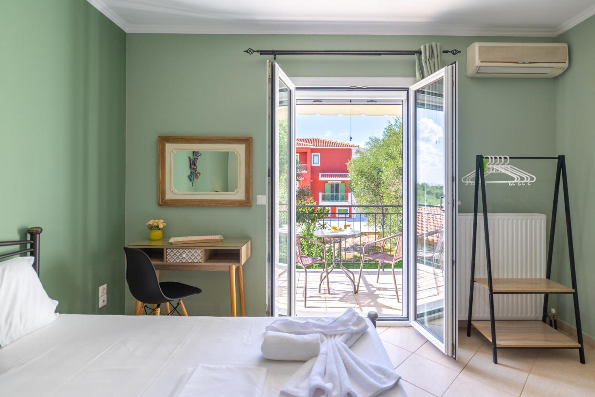 Vista Verde Studios & Apartments Svoronata Bagian luar foto